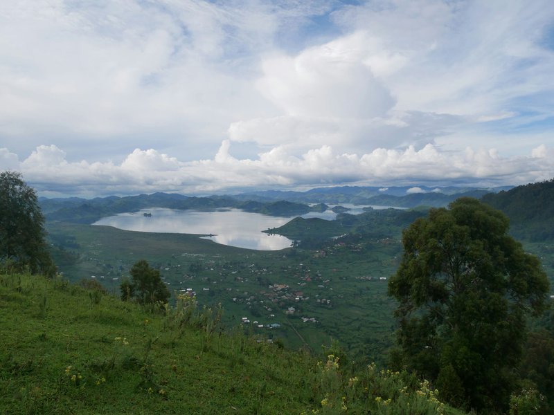 Vista hasta el lago Mutanda, Uganda
