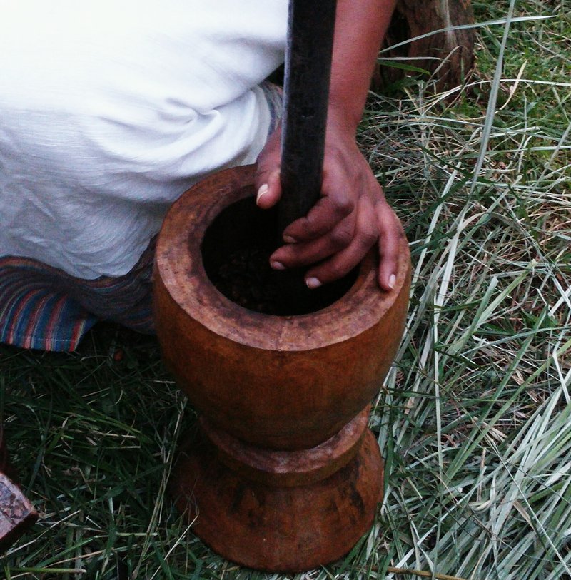 Grinding coffee in the mukecha